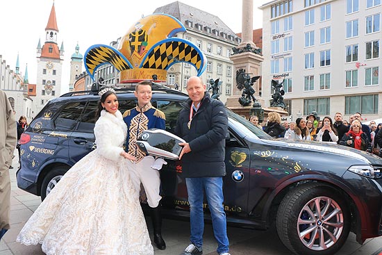 Übergabe der BMWs für die Prinzenpaare der Narrhalla (©Foto. Martin Schmitz)